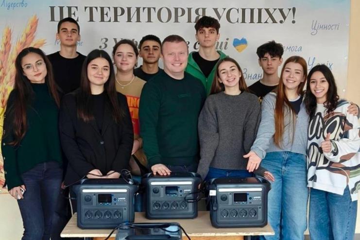 Саратський ліцей отримав подарунок – потужні зарядні станції від німецького міста Кірхгайм-унтер-Тек