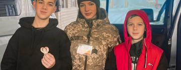 Кохання без кордонів: прикордонники Одещини привітали подорожуючих зі святом