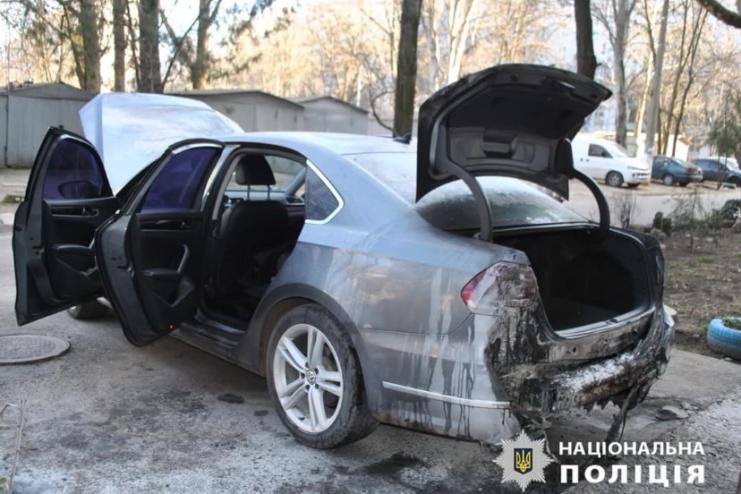 Підпалив автівку через образу на власника: одеські поліцейські затримали 50-річного містянина