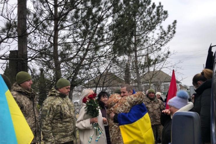 Майже три роки полону: на Одещині зустріли звільненого захисника Зміїного
