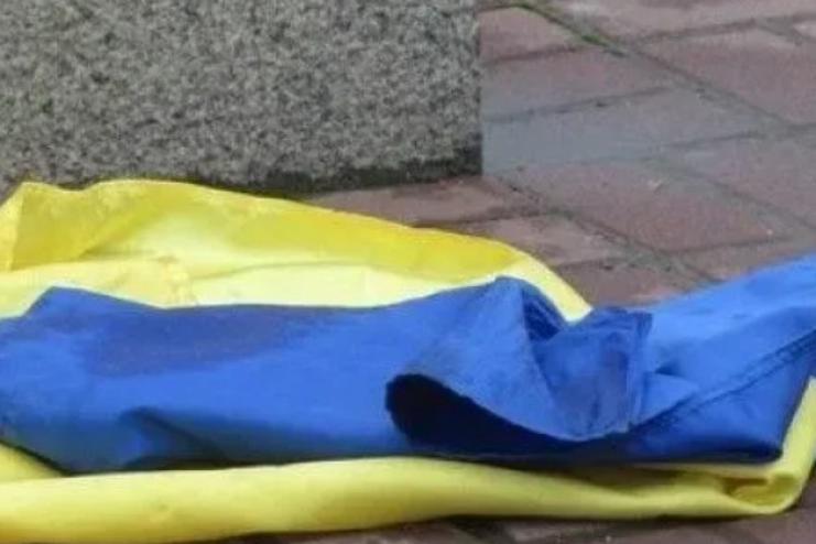 На Одещині невідомі особи пошкодили пам’ятні портрети на могилах двох українських воїнів