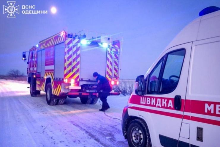 На Одещині карета «швидкої» через ожеледицю опинилася в кюветі