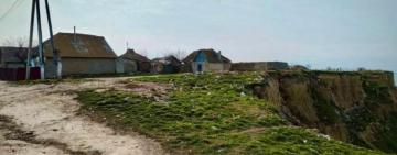 В селі Озерне Ізмаїльського району намагаються врятувати будинки від обрушення берега