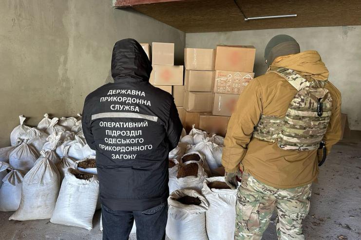 Підпільна тютюнова фабрика на Одещині: прикордонники викрили незаконне виробництво сигарет