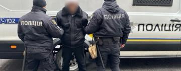 Поліцейські  затримали чоловіка, який на замовлення підпалив автівку в житловому кварталі Одеси