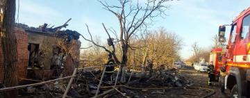 Рятувальники ліквідували пожежу, спричинену ворожою атакою в Подільському районі