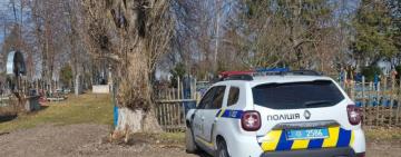 На Одещині з могил захисників України зникли прапори