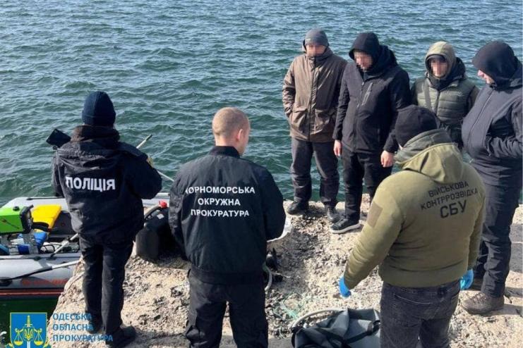 Переправа військовозобов’язаних на гумовому човні: на Одещині викрито організатора нелегальної схеми