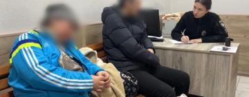 Розвозили скутером «закладки» з метадоном: поліцейські затримали цивільне подружжя, яке збувало наркотики на території Одеси