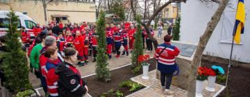 В Одесі відкрили сквер на честь Сергія Ротару – фельдшера, який загинув внаслідок ракетної атаки, рятуючи людей
