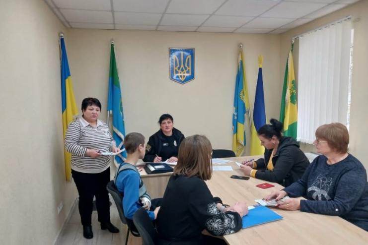 В Теплицькій сільській раді відбулось засідання комісії з питань захисту прав дитини щодо двох сімей 