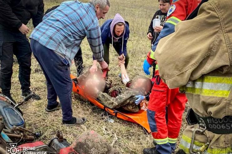 Вчора у селі Щасливе врятували чоловіка, нога якого застрягла у мотоблоці 