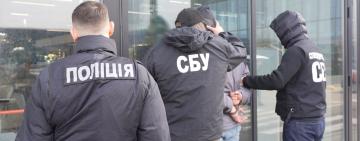 На Одещині затримали двох військовослужбовців, які вимагали 6000 доларів за зняття з розшуку