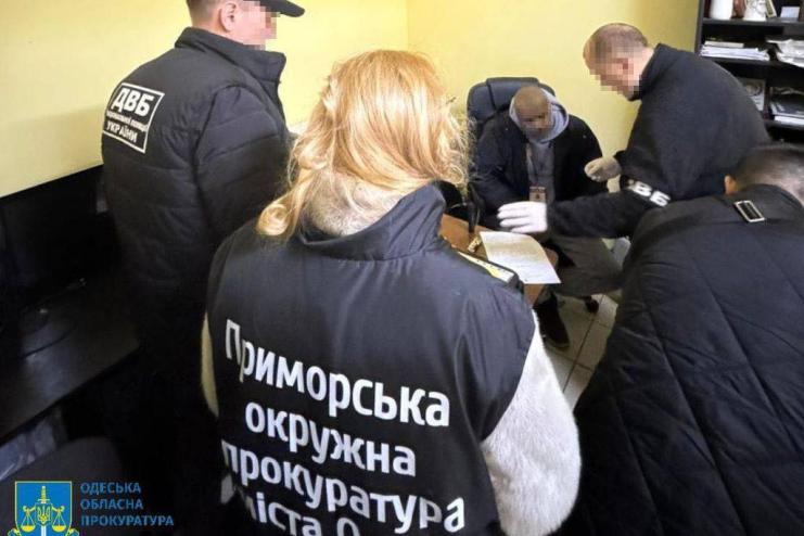 В Одесі викрили чоловіка, який за 3000 доларів обіцяв «вирішити питання» з посвідкою на проживання
