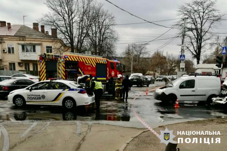 Масштабна ДТП в Одесі: зіткнулися п’ять автівок, є постраждала