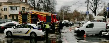 Масштабна ДТП в Одесі: зіткнулися п’ять автівок, є постраждала