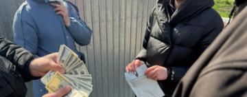 На Одещині затримали посадовицю, яка за гроші випускала ухилянтів за кордон