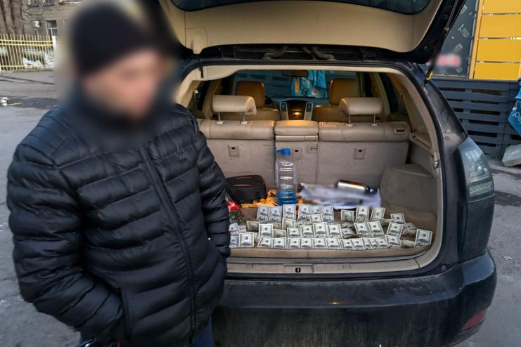 6000 доларів за  списання в запас: на Одещині затримали заступника голови ЛКК однієї з районних лікарень за отримання неправомірної вигоди