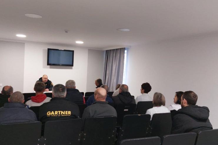 Рятувальники провели інструктаж у Мирнопільському геріатричному будинку-інтернаті