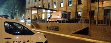 Криваве застілля: в Ізмаїлі чоловік поранив ножем жінку та вигнав її на вулицю