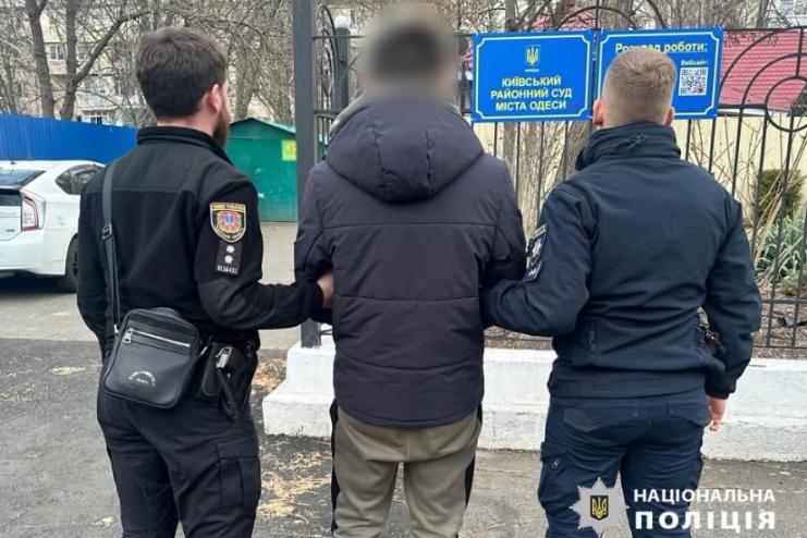 В Одесі поліцейські викрили 26-річного чоловіка у незаконних оборудках з наркотиками