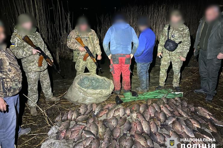 Брати з Болградщини та молодик з Ізмаїльського району: правоохоронці викрили незаконний вилов риби