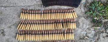 Зберігав вдома небезпечний арсенал: поліцейські викрили 36-річного жителя Подільського району у незаконному поводжені зі зброєю, боєприпасами та вибухівкою