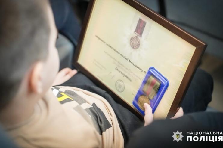 В Одесі рідним загиблих дев’ятьох поліцейських передали відзнаки Президента України «За оборону України»