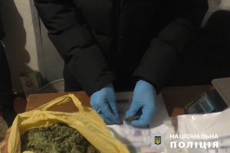 Помстилася сусідові та викрала у нього канабіс: за наркозлочини на Одещині судитимуть двох жителів Болградського району
