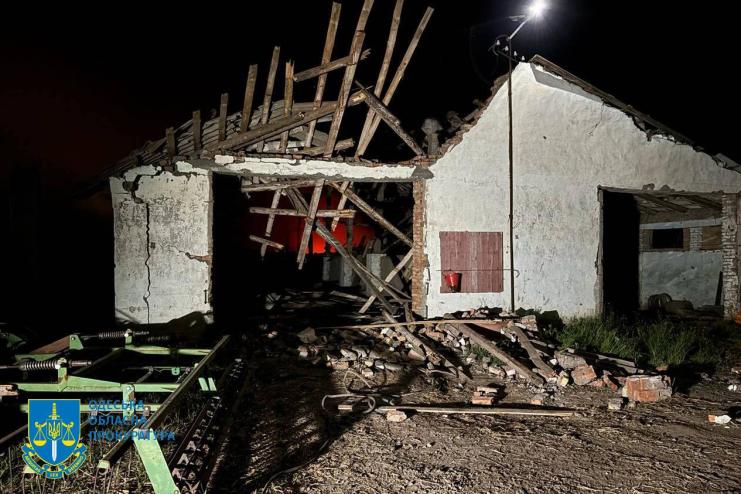 Нічна атака: росіяни поцілили в фермерське господарство Одещини