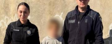 Утік з дому погуляти і заночував у під’їзді: поліцейські розповіли про пошуки 9-річного жителя Одещини 