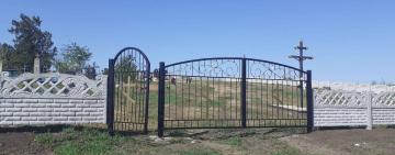 Справа, яка заслуговує на повагу: у Слобідці з’явилася нова огорожа на цвинтарі завдяки СФГ "Світлана"