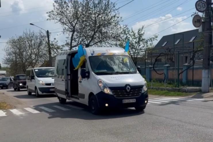 Тарутинська громада проводить в останню путь Героя Степана Кару