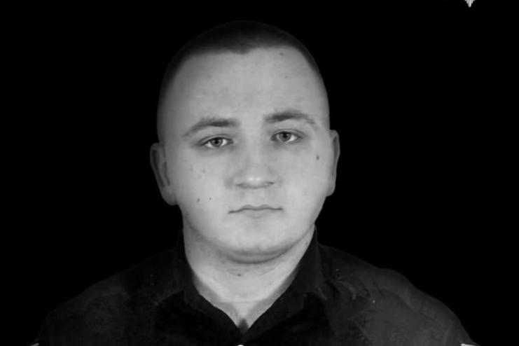 Тікаючи від правоохоронців, правопорушник дістав гранату та кинув її у бік поліцейських: один поліцейський загинув