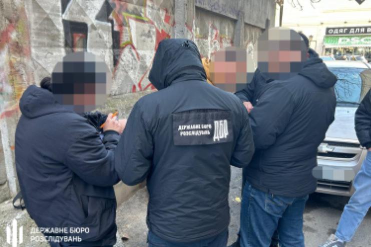 12 тисяч доларів за "непридатність": на Одещині викрили схему ухилення від мобілізації за участі посадовця Міноборони
