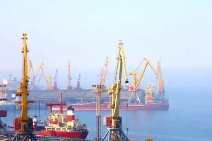 В Одесі планують ремонт причалу морського порту, що постраждав від ракетного обстрілу 