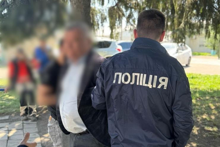 2 500 доларів хабаря за дозвіл на АЗС: на Одещині затримали голову селищної ради