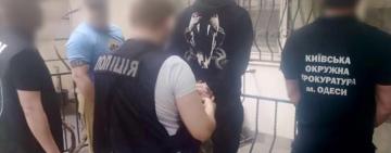 Вимагали 50 000 доларів, заволоділи автівкою та виклали одесита: поліція затримала "ділків"