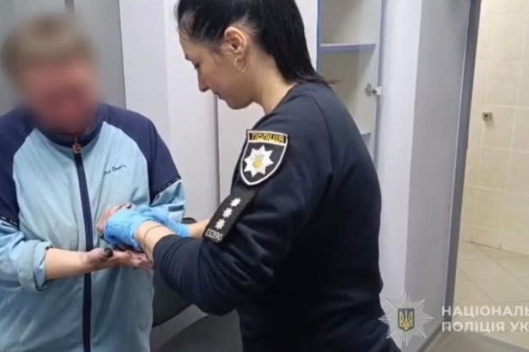 Матері, яка позбавила життя маленьку донечку, поліцейські повідомили про підозру