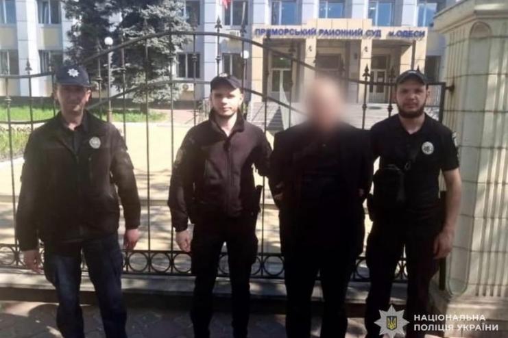 Ошукав інвесторів майже на 12 мільйонів гривень: в Одесі поліцейські затримали 60-річного засновника фінансової піраміди