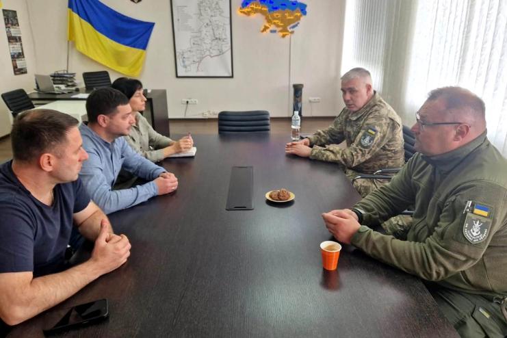Як допомогти тим, хто повернувся з фронту: у Болграді зустрілися з фахівцями 122 бригади ТрО ЗСУ