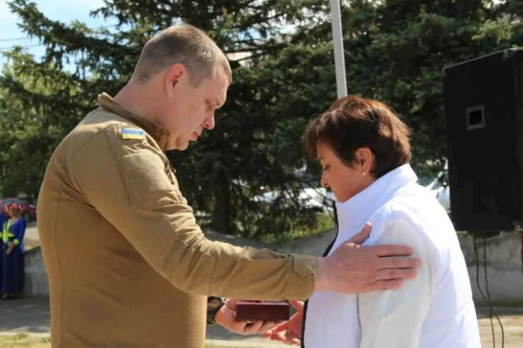 В  Плахтіївській громаді сім'ям загиблих воїнів вручили ордени “За мужність” третього ступеня