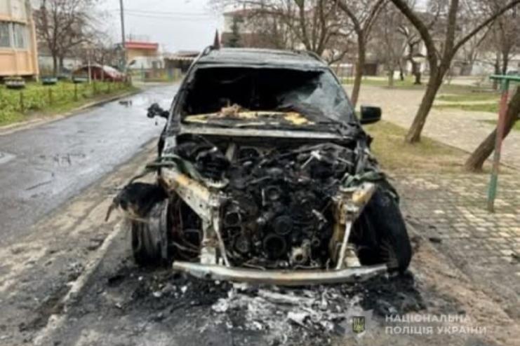 За підпал чужої автівки двоє товаришів ризикують отримати чималий термін за гратами