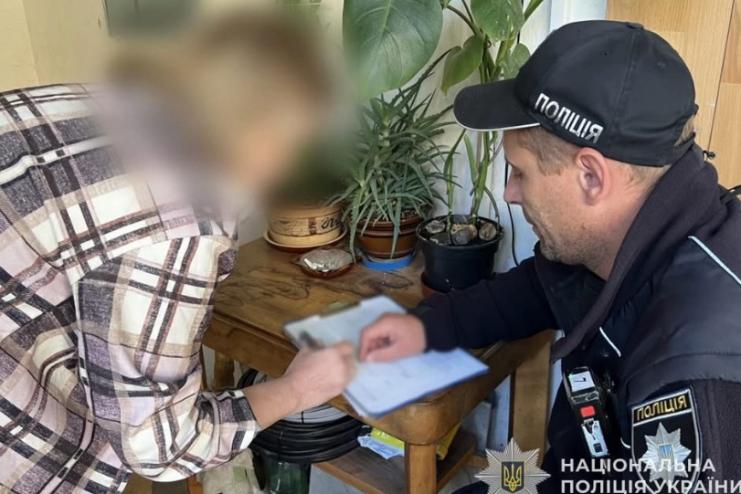 Поліція склала адмінпротоколи на одеситку, чий собака справив потреби на Алеї Героїв