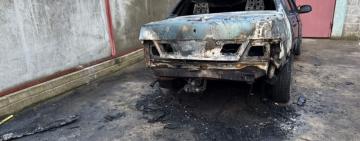 На Одещині чоловік через давні образи на брата підпалив його автівку