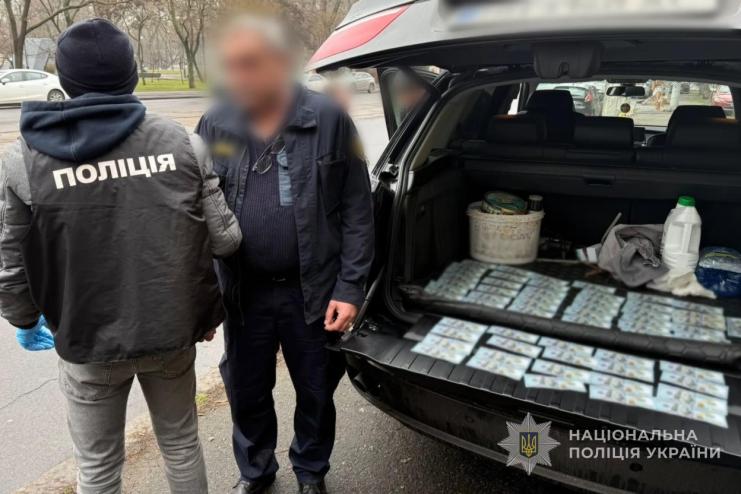 Вісім тисяч доларів за «інвалідність»: одесита судитимуть за шахрайство та підбурювання до хабаря