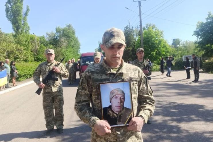 Арцизька громада провела в останню путь Героя Миколу Сидоренка