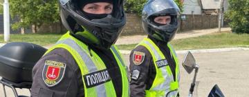 Мотопатруль повертається на вулиці Одеси та Ізмаїлу 
