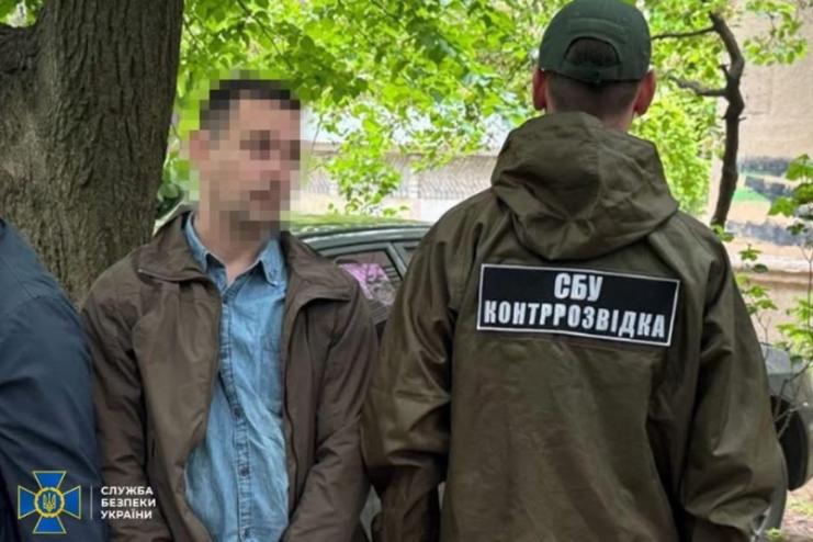 СБУ затримала «крота» фсб, який влаштувався до оборонного заводу на Одещині