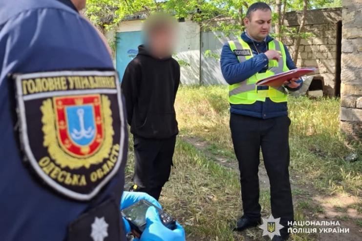 Поліція затримала неповнолітнього закладчика з партією наркотиків в Білгород- Дністровському
